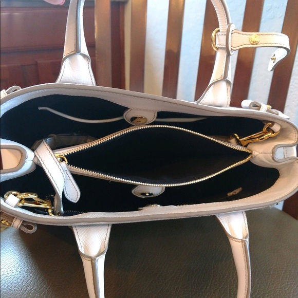 Authentic Burberry purse and wallet. NEVER USED - Picture 3 of 4